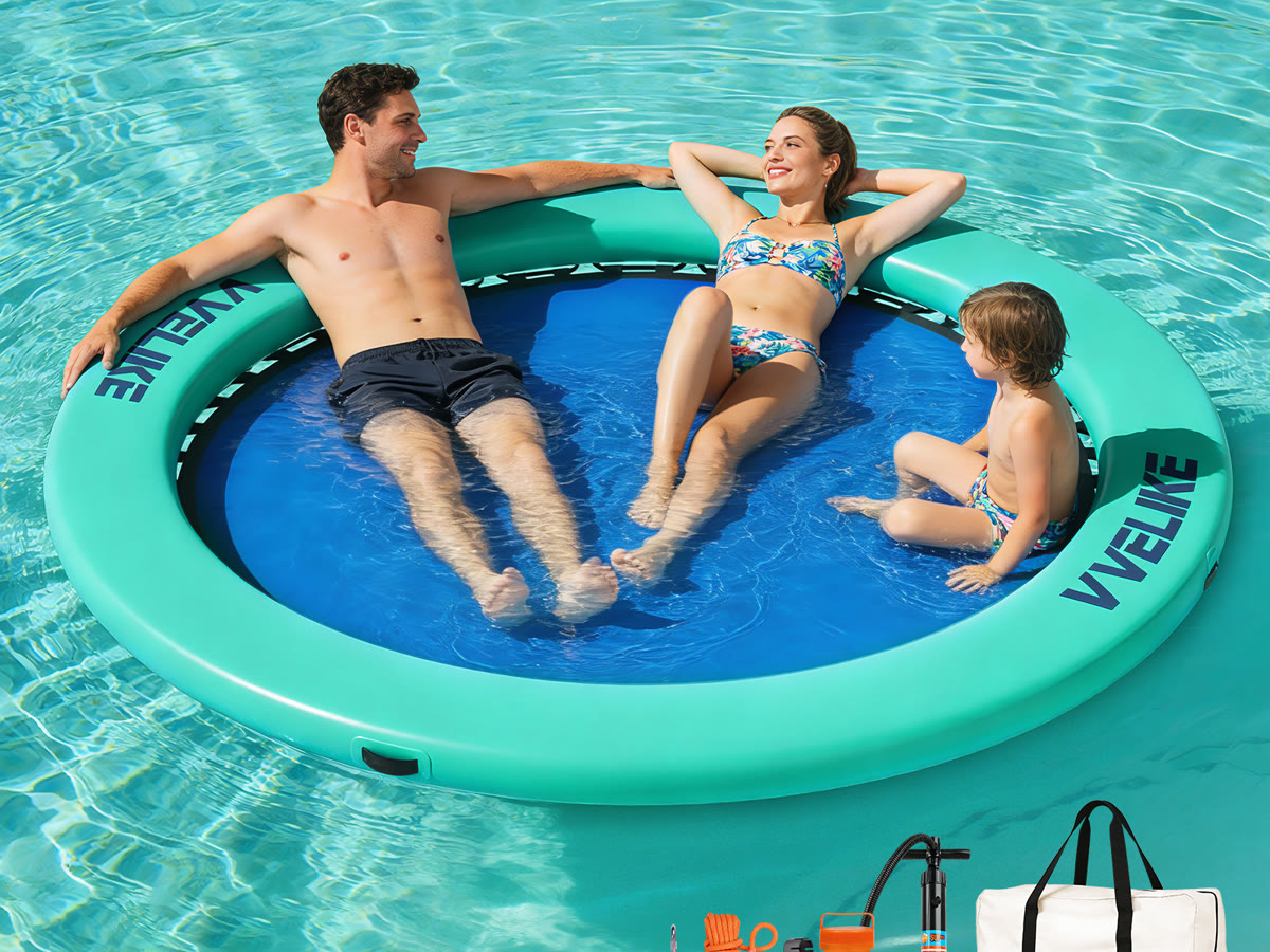 Easy to deflate the inflatable water hammock